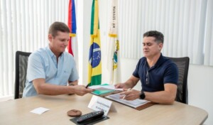 David Almeida decreta medidas para economizar R$ 120 milhões em despesas