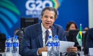 ‘Super-ricos do mundo precisam contribuir de forma mais justa e proporcional’, diz Haddad