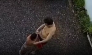 Padrasto obriga enteado de 8 anos a comer mato e brita; mãe da criança é presa por omissão