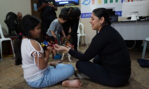 Cães da PMAM levam conforto e bem-estar a pacientes em projeto de terapia assistida