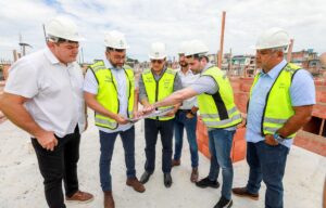 Prosamin+: Wilson Lima vistoria obras e garante entrega de moradias até o fim do ano