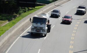 Motoristas sem exame toxicológico vão receber multa mesmo sem dirigir