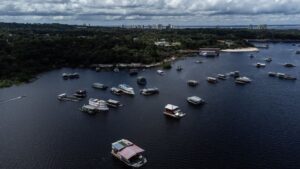 Justiça nega pedido para suspender retirada de flutuantes da orla de Manaus