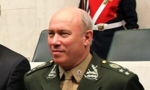Pai do tenente-coronel Mauro Cid presta depoimento à Polícia Federal
