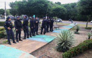Busca por R$ 1.000 escondido por influencer na Bola das Letras termina em vandalismo