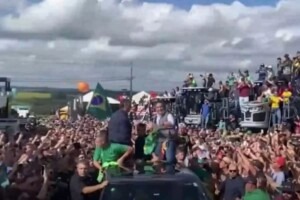 Homem armado com uma faca é preso em evento que o ex-presidente Bolsonaro estava