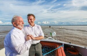 Lula e Macron anunciam programa de R$ 5,4 bi para bioeconomia na Amazônia
