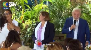 ‘Lula, você roubou meu coração’, declara apoiadora do presidente durante discurso