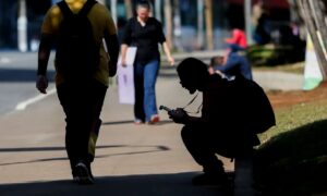 Um em cinco jovens brasileiros de 15 a 29 anos não estuda nem trabalha