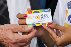 Beneficiário do Pé-de-Meia ganha R$ 200 se fizer dois dias de Enem