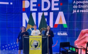 Estudante de Manaus destaca benefícios do Programa Pé-de-Meia em evento com Lula