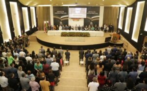 Abertura do ano letivo da Escola de Contas do TCE-AM lota auditório