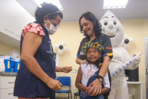 Manaus amplia vacinação contra dengue para crianças de 10 a 14 anos