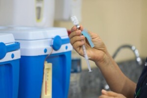 Avança na Câmara retirada da vacina da Covid-19 de calendário infantil