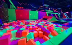 Vila Trampolim invade o Sumaúma com aventuras para todas as idades e ingressos a partir de R$ 35 reais