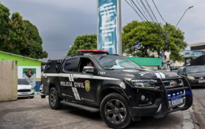 Homem é preso por tentativa de feminicídio contra companheira em via pública no bairro Armando Mendes