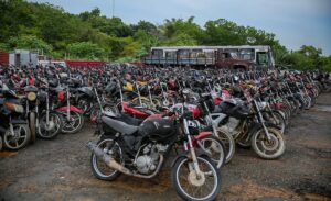 Leilão de sucatas no Detran-AM inicia na terça-feira com 270 motos e 209 carros