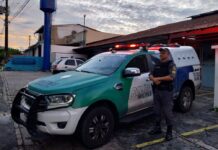 Crianças são encontradas trancadas em quitinete com fome e sujas de fezes