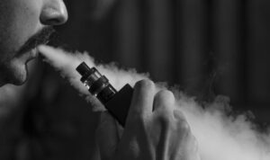 Anvisa mantém proibição ao cigarro eletrônico no país