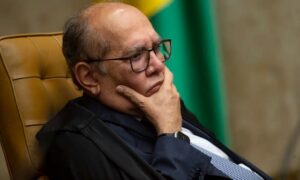 Gilmar decide que só PGR pode pedir impeachment de ministro do STF