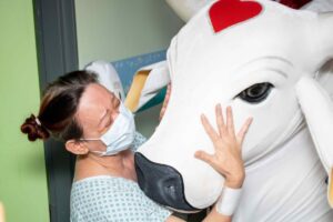Garantido leva alegria e emoção ao Hemoam em visita cultural para pacientes e equipe