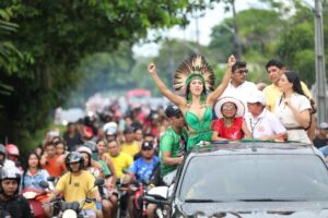 População de Parintins foi às ruas para exaltar Isabelle Nogueira: ‘Sensação de vitória e de alegria’