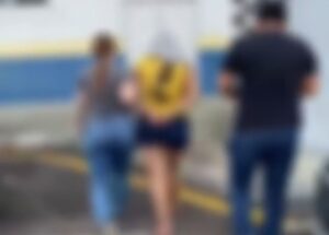 Mulher que se passou por garota de programa para roubar e extorquir industriário é presa em Manaus