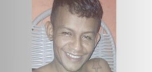 Mulher estava com a filha de 1 ano no colo quando foi assassinada pelo companheiro, em Manaus