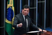 Desembargador pede vista e suspende julgamento de Moro