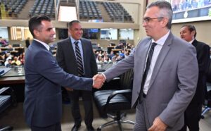 Servidor do TCE-AM recebe medalha Ruy Araújo na Aleam