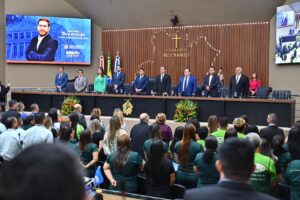 Conselheiro do TCE-AM prestigia homenagem da Aleam ao empresário Mário Jorge Bulbol Abrahão