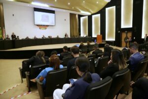 TCE-AM reprova contas da Câmara de Uarini e aplica multa de R$ 50 mil à presidente do Legislativo