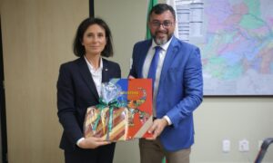 Wilson apresenta mercado de carbono e iniciativas sustentáveis do Amazonas à embaixadora polonesa