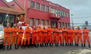 Bombeiros do Amazonas chegam ao RS para auxílio em busca e resgate de vítimas