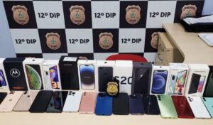 PC recupera 15 celulares furtados e roubados e entrega aparelhos aos donos, em Manaus