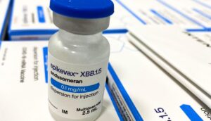 Amazonas adota nova estratégia de vacinação contra covid-19 com imunizante monovalente XBB SpikeVax