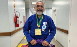 Da luta contra o câncer ao pódio do Jiu-Jitsu, professor conquista Campeonato Brasileiro em SP: ‘Sou grato ao SUS’