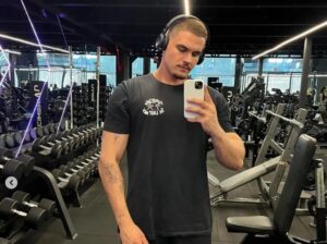 O que se sabe sobre estudante de nutrição encontrado morto dentro de carro após treino em academia