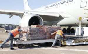 Amazonas envia 30 mil copos de água para as vítimas das enchentes no Rio Grande do Sul