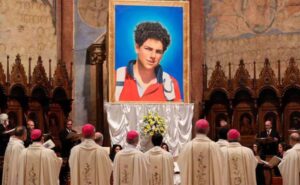 Papa Francisco reconhece segundo milagre de Carlo Acutis, o jovem beato de calça jeans e tênis