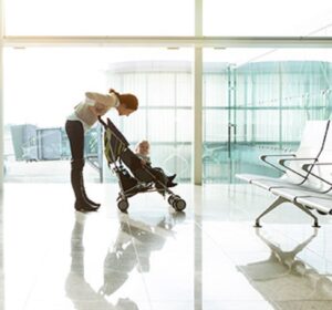 Confira as regras para viagens de avião de bebês e crianças