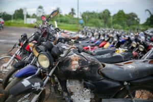Detran-AM abre período de visitação do segundo leilão de sucatas do ano