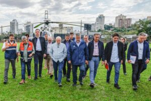 ‘Não haverá impedimento de burocracia para que a gente recupere a grandiosidade desse Estado’, diz Lula em Porto Alegre