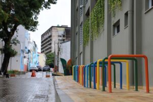 Ciclistas ganham 15 paraciclos no mirante Lúcia Almeida, Centro de Manaus