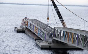 Beleza à beira-rio: Píer turístico Manaus 355 ganha mais uma ponte e se aproxima da conclusão