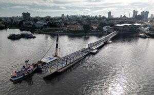 Píer turístico do ‘Nosso Centro’ ganha forma com chegada da ponte e atracadouro principal