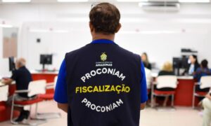 Supermercado é autuado por venda de peixe com peso diferente entre balanças, em Manaus