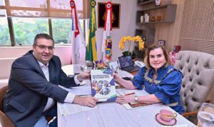 Presidente do TCE-AM recebe relatório de gestão da Sefaz