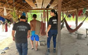 Bebê indígena de 9 meses teve o crânio exposto e rosto desfigurado após tio o atingir com uma tora de madeira, no AM