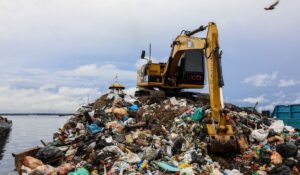 Ecobarreiras impedem que 60 toneladas de lixo cheguem ao Rio Negro